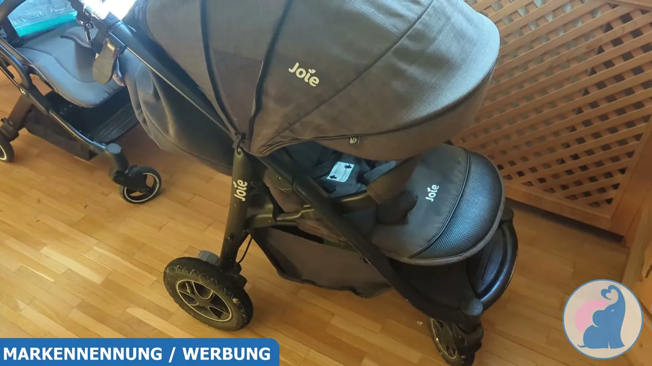 Pannensichere Reifen und eine Vierrad-Einzelfederung sorgen beim Joie Mytrax für einen hohen Fahrkomfort.