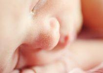 Baby schwitzt: Was tun? | Tipps & Tricks gegen Schweiß