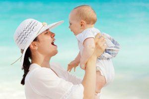 Strandurlaub mit Baby: Packliste und 5 Tipps