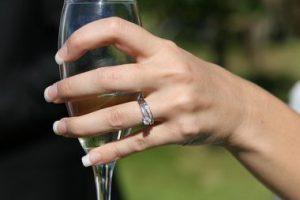 Alkohol beim Stillen: Was ist in der Stillzeit erlaubt?