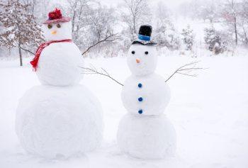 schneemann bauen kindergeburtstag