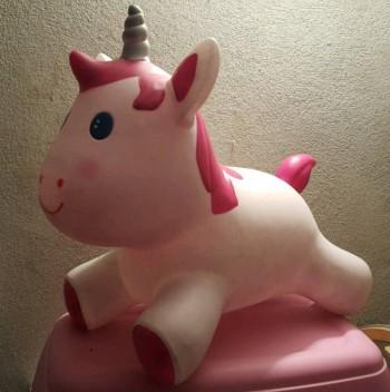 Einhorn Hüpftier