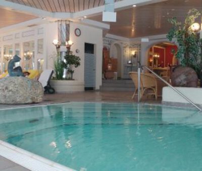 Wellness mit Kind Hallenbad