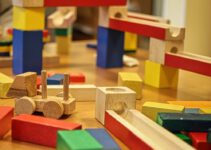 Darauf sollten Eltern bei der Wahl des Kinderspielzeugs achten