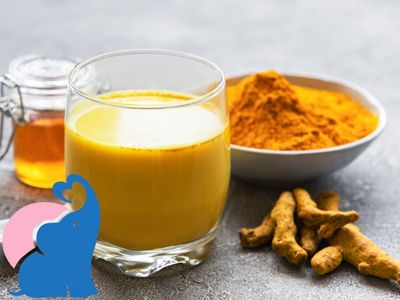 Kurkuma goldene Milch fuer stillende Mutter