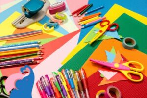 In der Kita basteln: 5 einfache und schnelle Bastel-Ideen für den Frühling