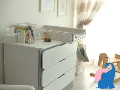 Fällt eine Wickelkommode mit 60 cm Breite unter Klein & Schmal?