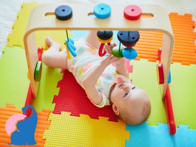 Krabbeldecke mit Spielbogen fuer Zwillinge