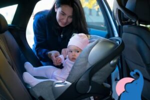 Wie lange darf ein Baby am Tag in der Babyschale liegen?