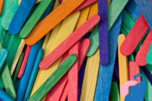 Weihnachtsbasteln mit Eisstielen
