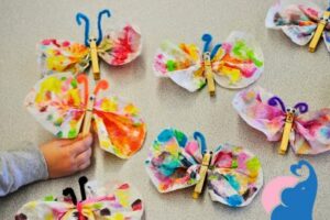 Schmetterling basteln mit Kindern