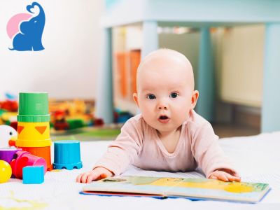 Wann kauft man Babys das erste Spielzeug?